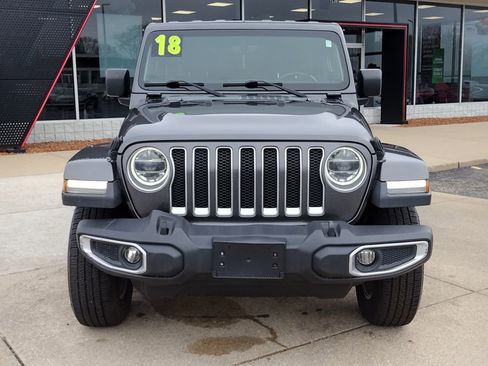 Used 2018 Jeep Wrangler Unlimited Sahara image 2