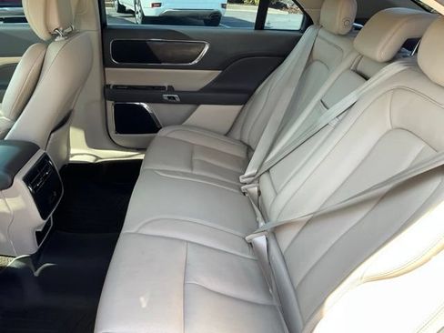 Used 2017 Lincoln Continental Select w/ Climate Package AWD/4WD image 16