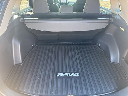 Used 2022 Toyota RAV4 LE image 21