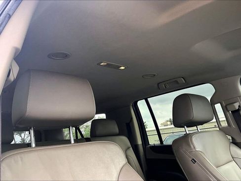 Used 2018 Chevrolet Suburban LT image 21
