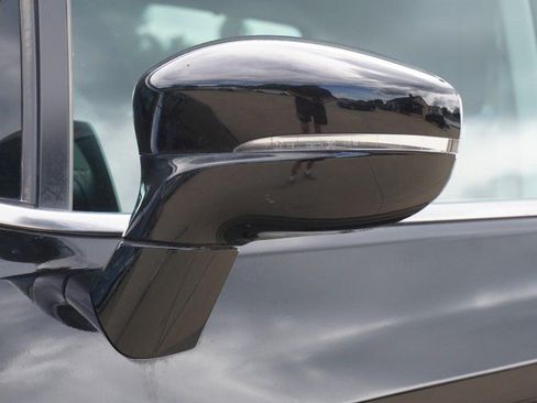 Used 2024 Chrysler Pacifica Touring-L FWD image 12