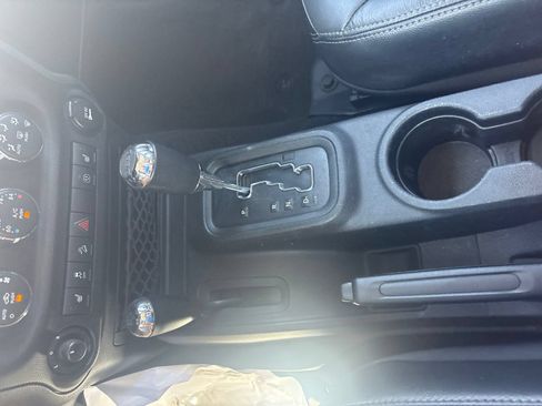 Used 2017 Jeep Wrangler Unlimited Sahara AWD/4WD image 32