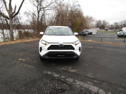 Used 2021 Toyota RAV4 LE image 11