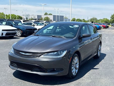 Used 2016 Chrysler 200 S FWD image 7