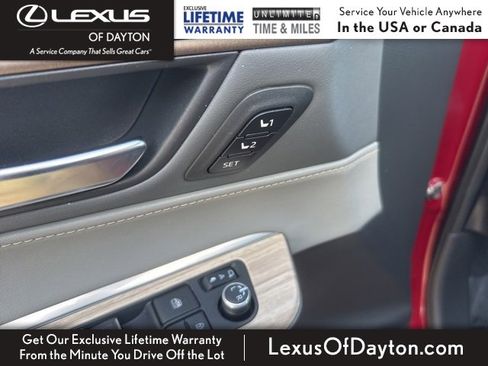 Used 2023 Toyota Venza XLE image 13