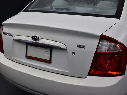 Used 2006 Kia Spectra EX FWD image 17