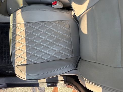 Used 2015 Toyota Sienna XLE w/ XLE Navigation Package FWD image 13