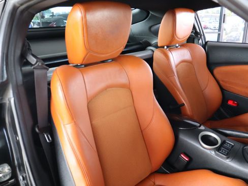 Used 2014 Nissan 370Z Touring w/ Sport Package RWD image 32