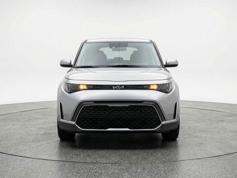 Used 2025 Kia Soul LX w/ LX Technology Package image 2