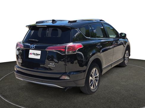 Used 2018 Toyota RAV4 XLE w/ Convenience Package AWD/4WD image 6