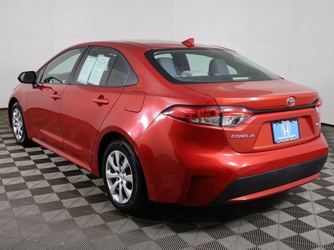 Used 2020 Toyota Corolla LE image 6
