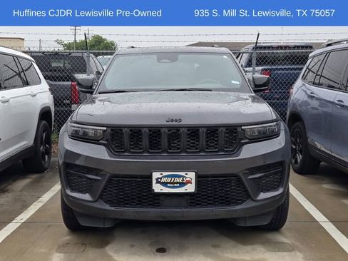 Used 2024 Jeep Grand Cherokee Altitude AWD/4WD image 2