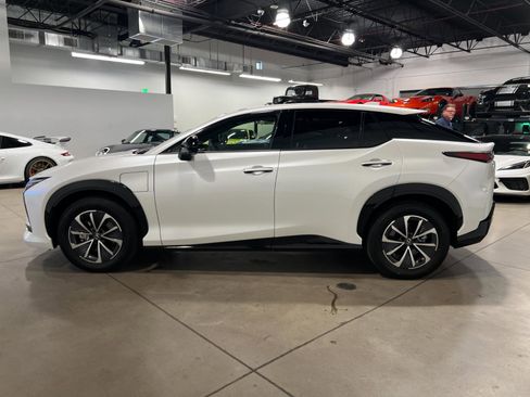 Used 2025 Lexus RZ 450e image 6