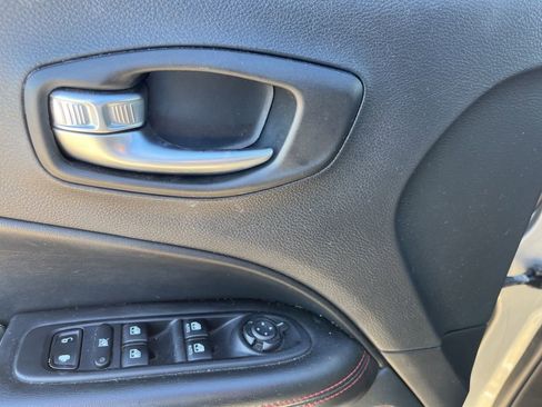 Used 2020 Jeep Compass Trailhawk image 9