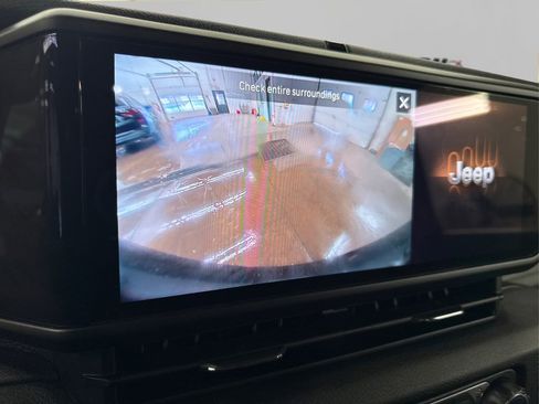 Used 2024 Jeep Wrangler Sport S image 27