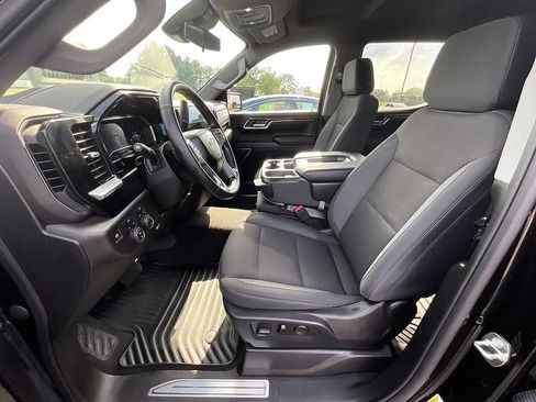 Used 2023 Chevrolet Silverado 1500 LT AWD/4WD image 4