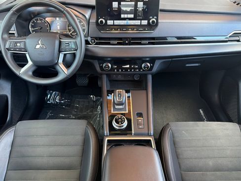 Used 2024 Mitsubishi Outlander SE AWD/4WD image 15
