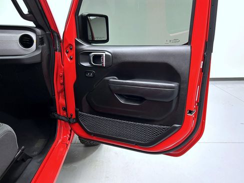 Used 2025 Jeep Wrangler Unlimited Sport AWD/4WD image 16