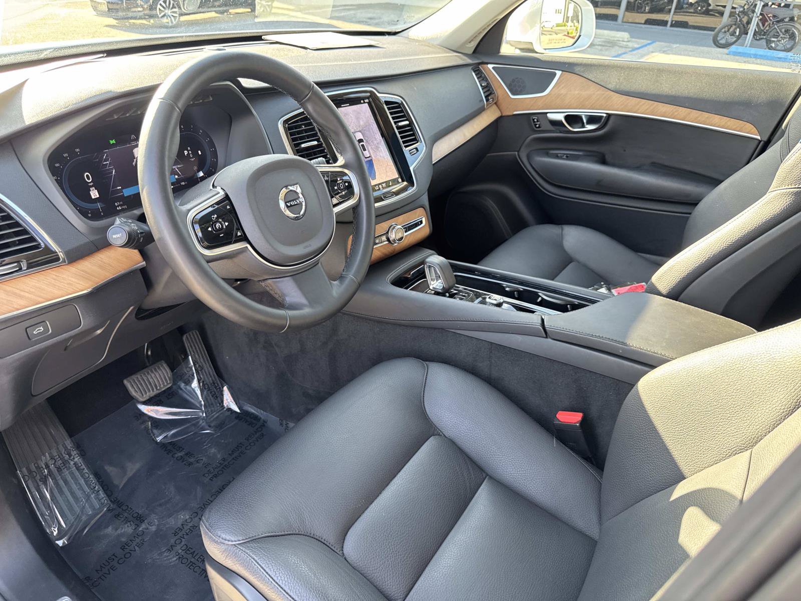 Used 2024 Volvo XC90 B5 Plus AWD/4WD image 16