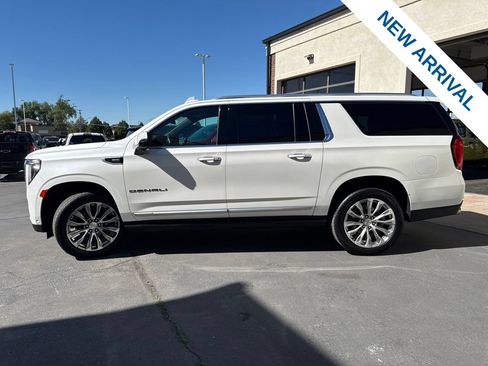 Used 2023 GMC Yukon XL Denali w/ Denali Reserve Package AWD/4WD image 4