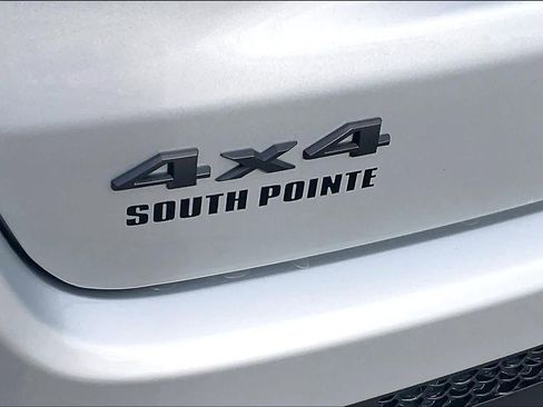 New 2026 Jeep Compass Latitude AWD/4WD image 15