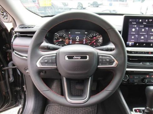 Used 2022 Jeep Compass Trailhawk image 16