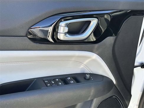 Certified 2024 Jeep Compass Limited image 13