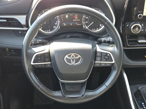 Used 2023 Toyota Highlander XLE image 15