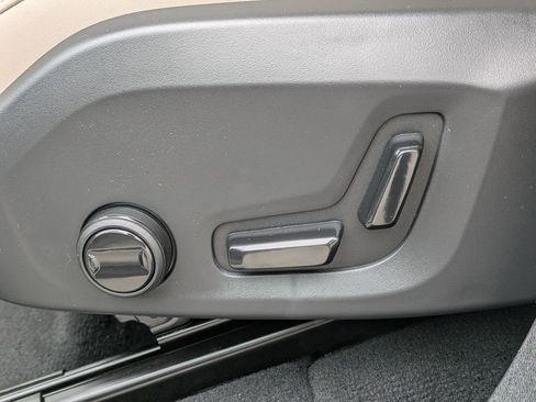 New 2026 Volvo XC90 B6 Plus w/ Protection Package Premier image 26