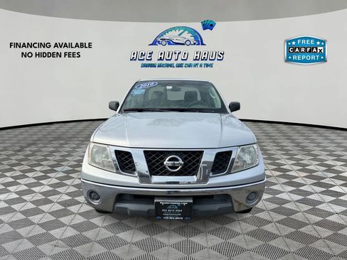 Used 2010 Nissan Frontier SE image 2