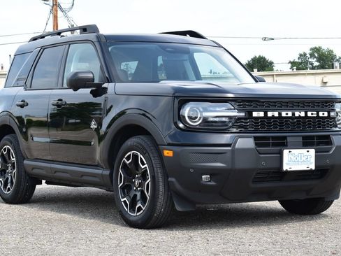 Certified 2025 Ford Bronco Sport Outer Banks w/ Outer Banks Tech Package+ AWD/4WD image 3