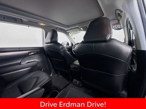 Certified 2021 Toyota Highlander Platinum AWD/4WD image 29