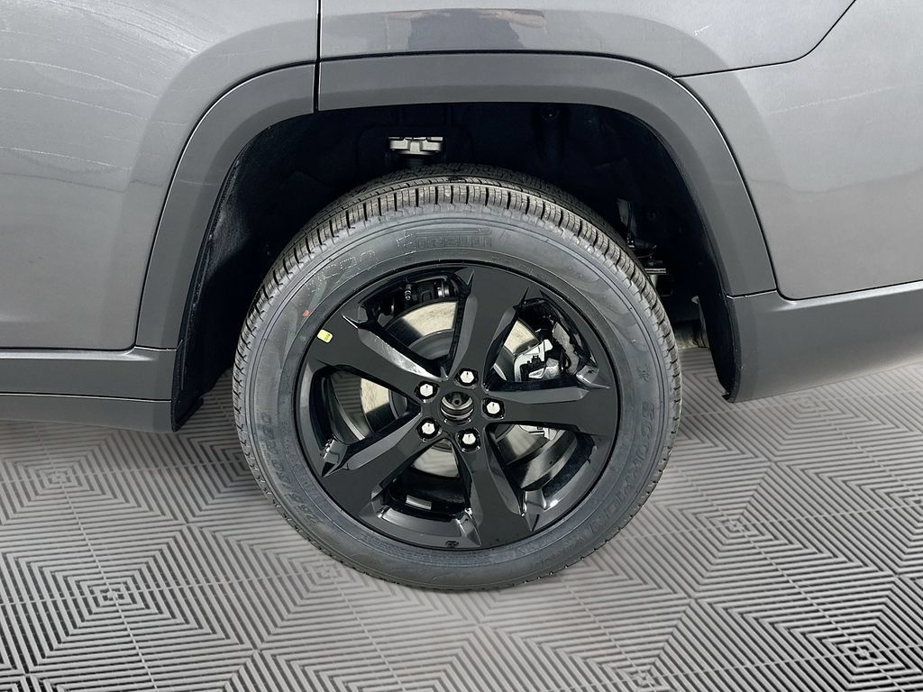 New 2026 Jeep Grand Cherokee L Limited w/ Limited Altitude Package AWD/4WD image 15