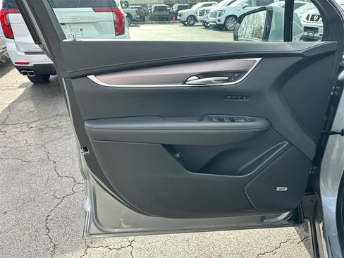 New 2025 Cadillac XT6 Luxury image 10