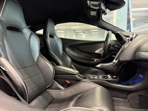 Used 2023 McLaren GT RWD image 13