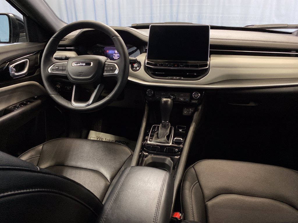 Certified 2025 Jeep Compass Limited AWD/4WD image 40