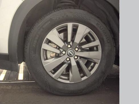 Certified 2025 Nissan Pathfinder SV w/ SV Premium Package FWD image 8