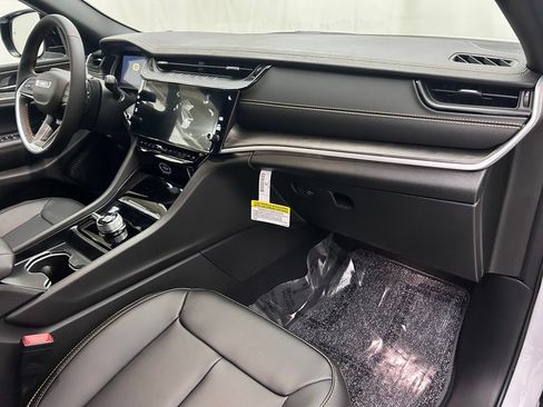 New 2026 Jeep Grand Cherokee Limited AWD/4WD image 18