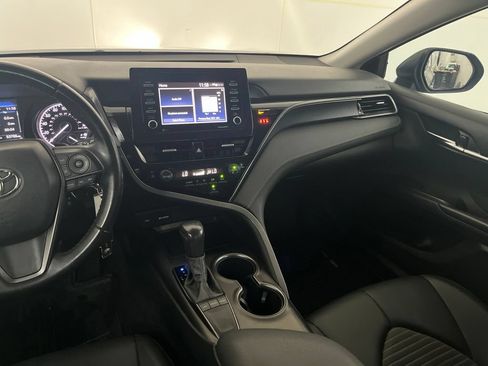 Used 2022 Toyota Camry SE FWD image 32