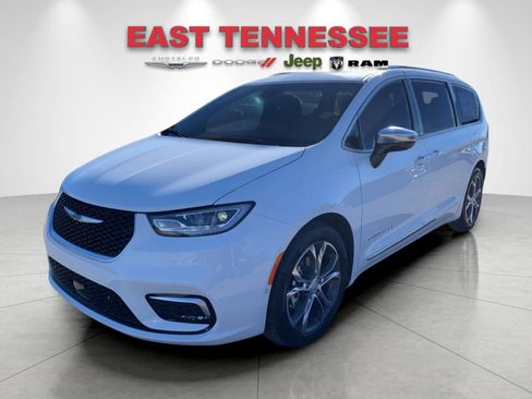 New 2026 Chrysler Pacifica Pinnacle image 7