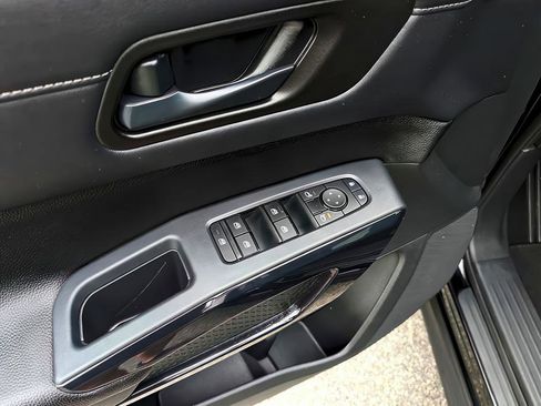 Used 2025 Nissan Pathfinder SV AWD/4WD image 49