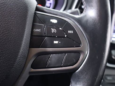 Used 2019 Jeep Cherokee Limited AWD/4WD image 13