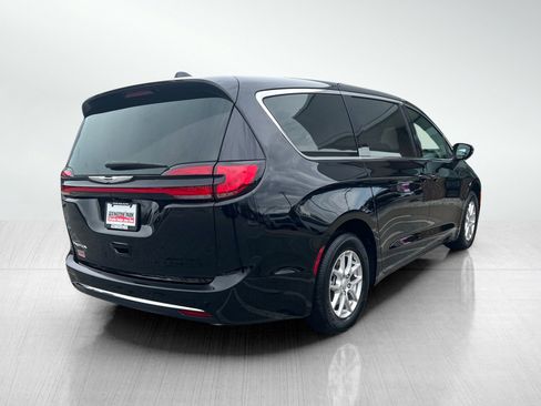 New 2026 Chrysler Pacifica Select image 7