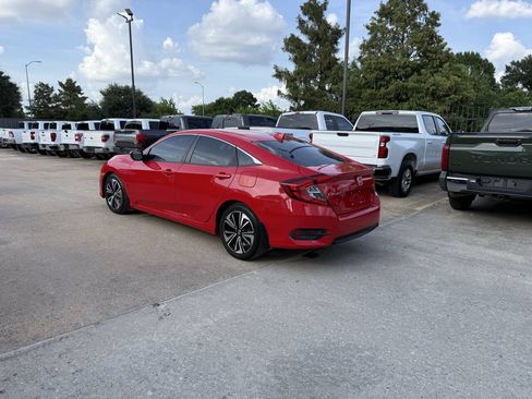 Used 2018 Honda Civic EX-T image 4