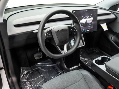 Used 2026 Tesla Model Y 2WD image 19