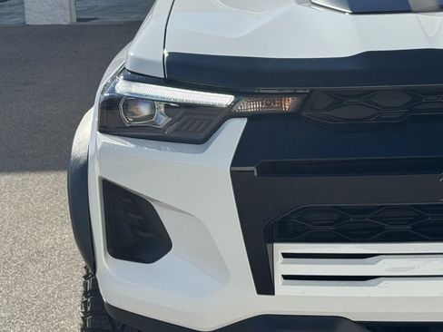 Used 2025 Chevrolet Colorado ZR2 w/ Midnight Edition image 7