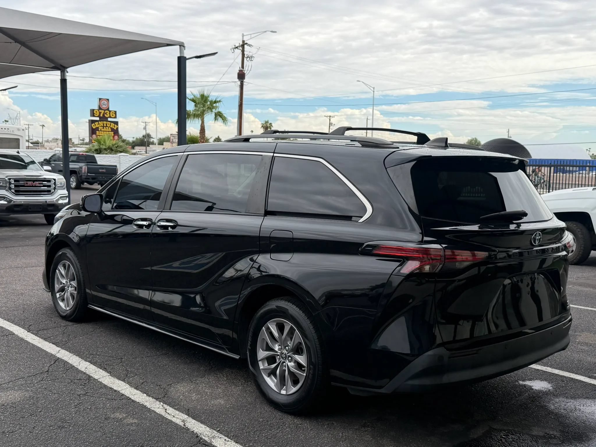 Used 2022 Toyota Sienna XLE w/ XLE Plus Package FWD image 6