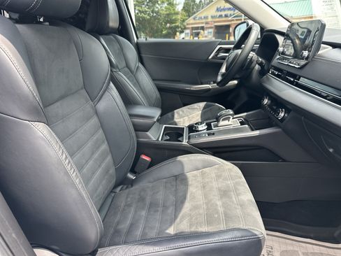 Used 2023 Mitsubishi Outlander SE FWD image 13