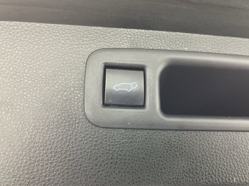 Used 2021 Toyota Highlander XLE image 32