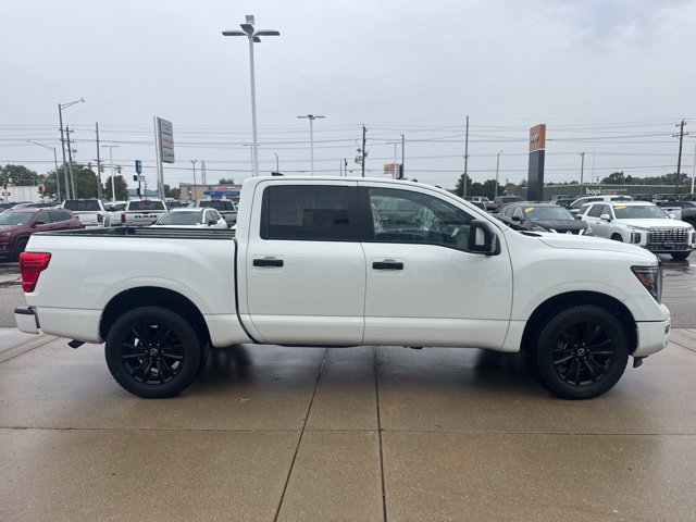 Used 2023 Nissan Titan SV w/ SV Convenience Package AWD/4WD image 2
